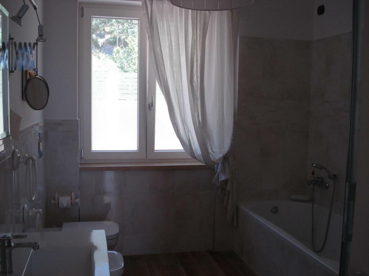 Globetrotter Bed and Breakfast Formia Exteriör bild